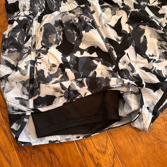 Athletic Shorts Bundle {2 Pairs} Nike & Avia Black and White Size Medium - Picture 3 of 7